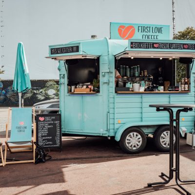 Erleben Sie das ultimative Kaffeeerlebnis mit unserer mobilen Kaffeebar zur Miete in Hamburg und Berlin
