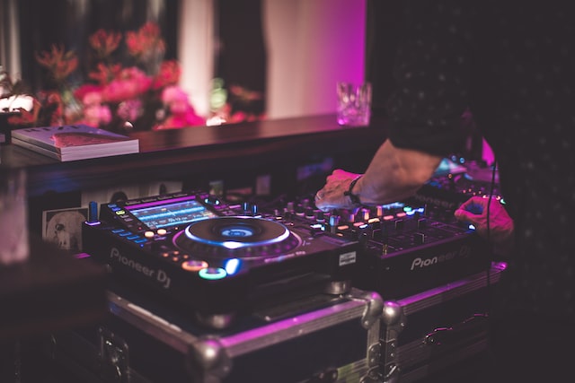 Der ultimative Leitfaden für das perfekte Hochzeits-DJ-Erlebnis!